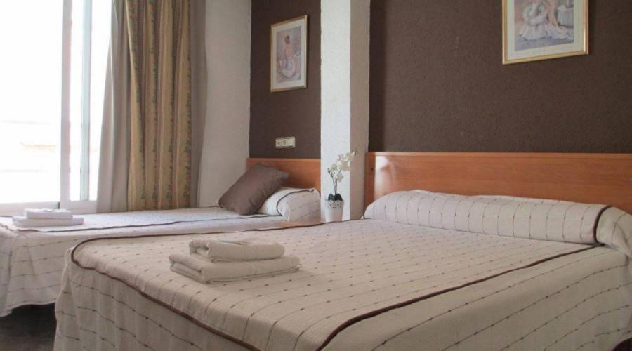 Hotel New Sanz ตอร์เรโมลิโนส ภายนอก รูปภาพ